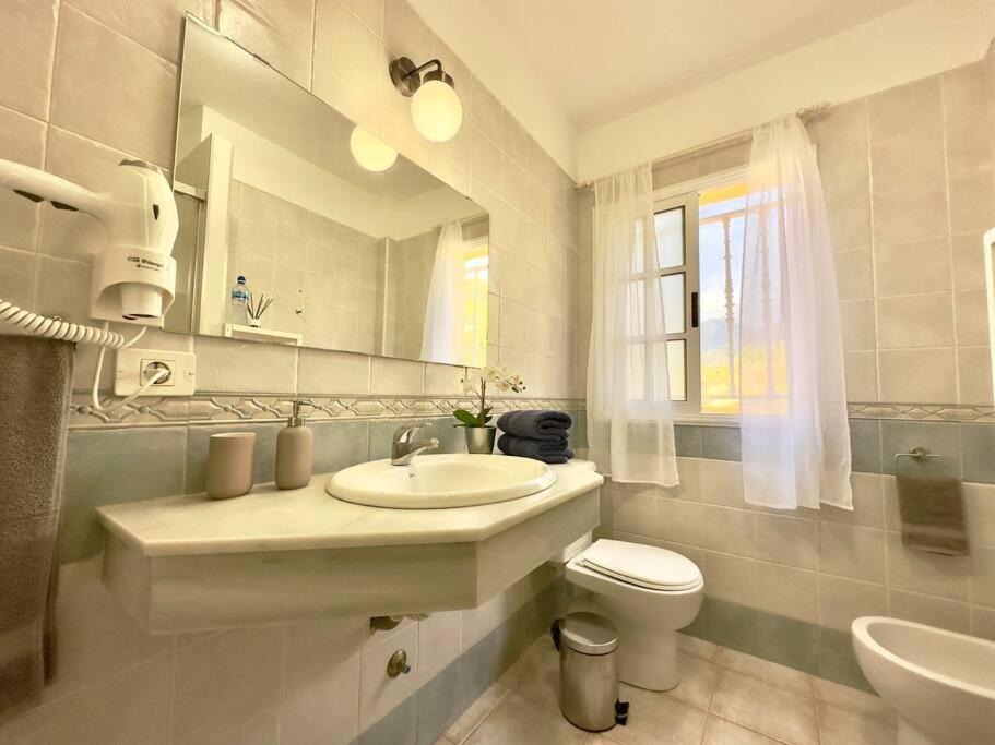 아데제 Penthouse With Ocean Views - Torviscas 아파트 외부 사진