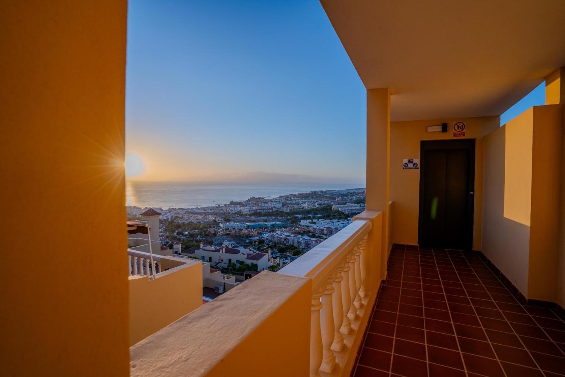 아데제 Penthouse With Ocean Views - Torviscas 아파트 외부 사진